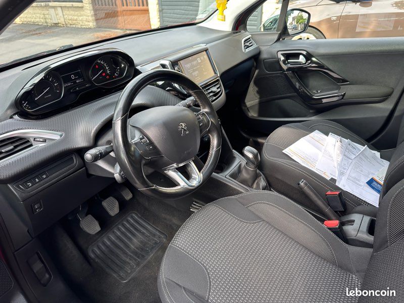 Peugeot 208 1.2 110 ch — photo 3