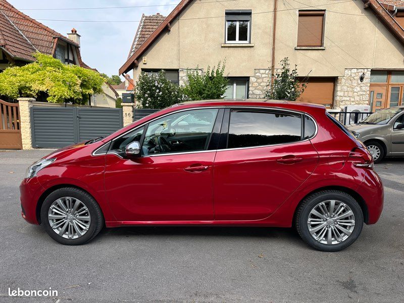 Peugeot 208 1.2 110 ch — photo 5