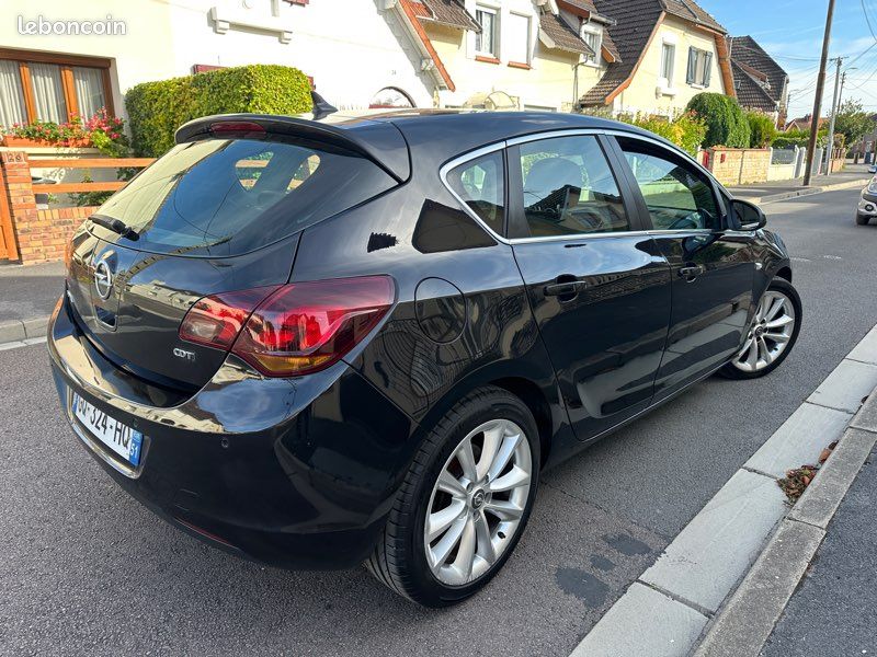 Opel Astra J 1.7 CDTI 110 ch — photo 2