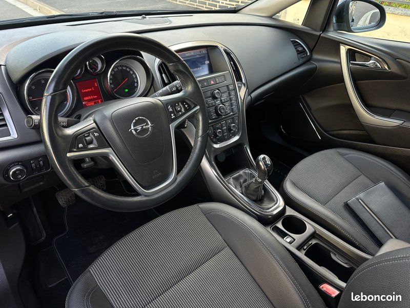 Opel Astra J 1.7 CDTI 110 ch — photo 3