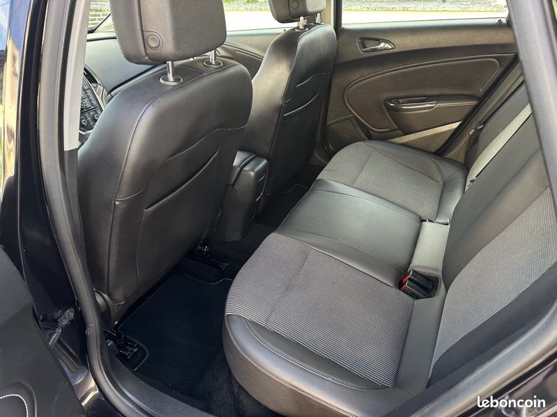 Opel Astra J 1.7 CDTI 110 ch — photo 4